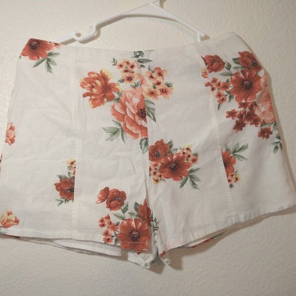 Forever 21 Pants - 🤯 2 for $10 Sale 💲❤️Forever 21 Medium Floral Lined Shorts